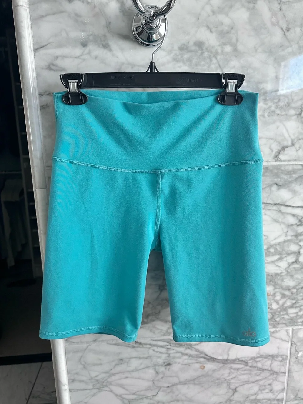 🩵 ALO SET! Yoga Teal V-Neck Crop Top Bra and Matching Bike Shorts Set medium